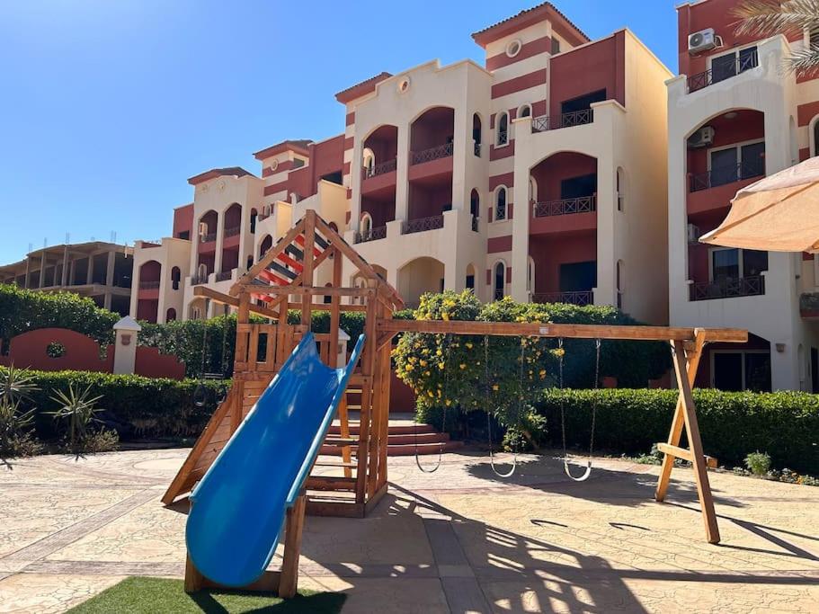Lovely Studio with a Balcony on the Second Floor with Pool View & Free Pool Access view 2