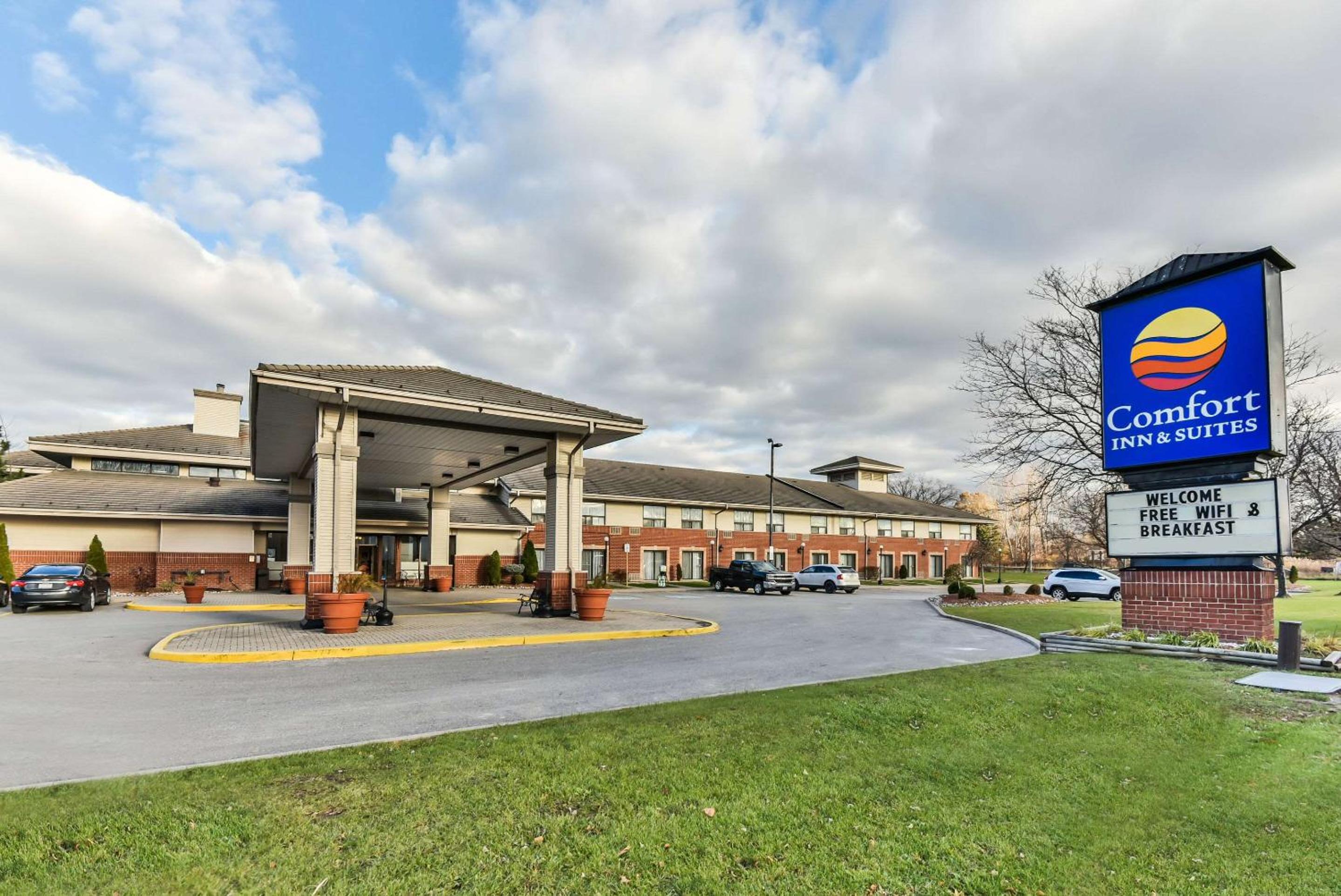 Windsor Vacations - Comfort Inn  Suites Ambassador Bridge - Property Image 15