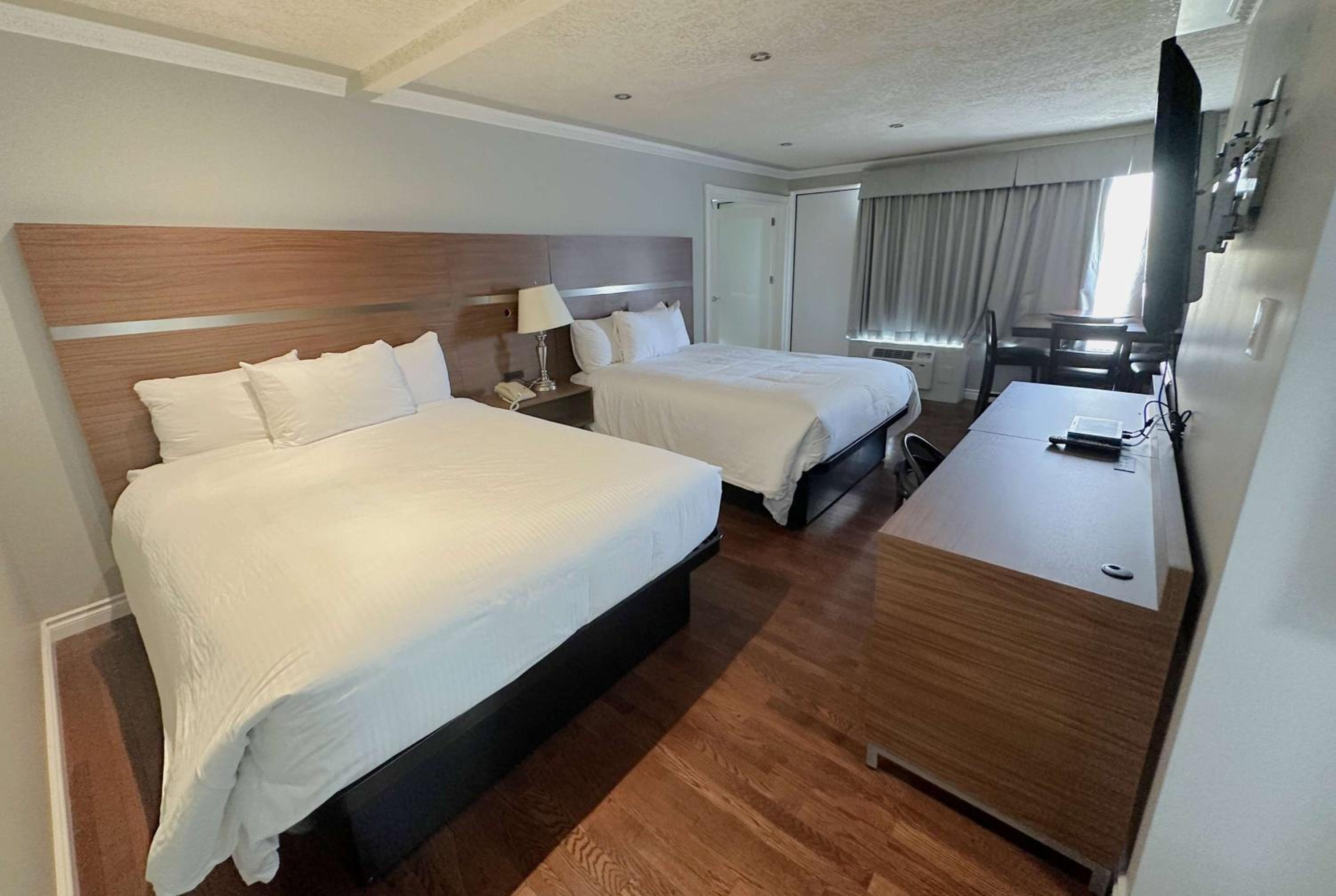 Edson Vacations - Baymont by Wyndham Edson - Property Image 2