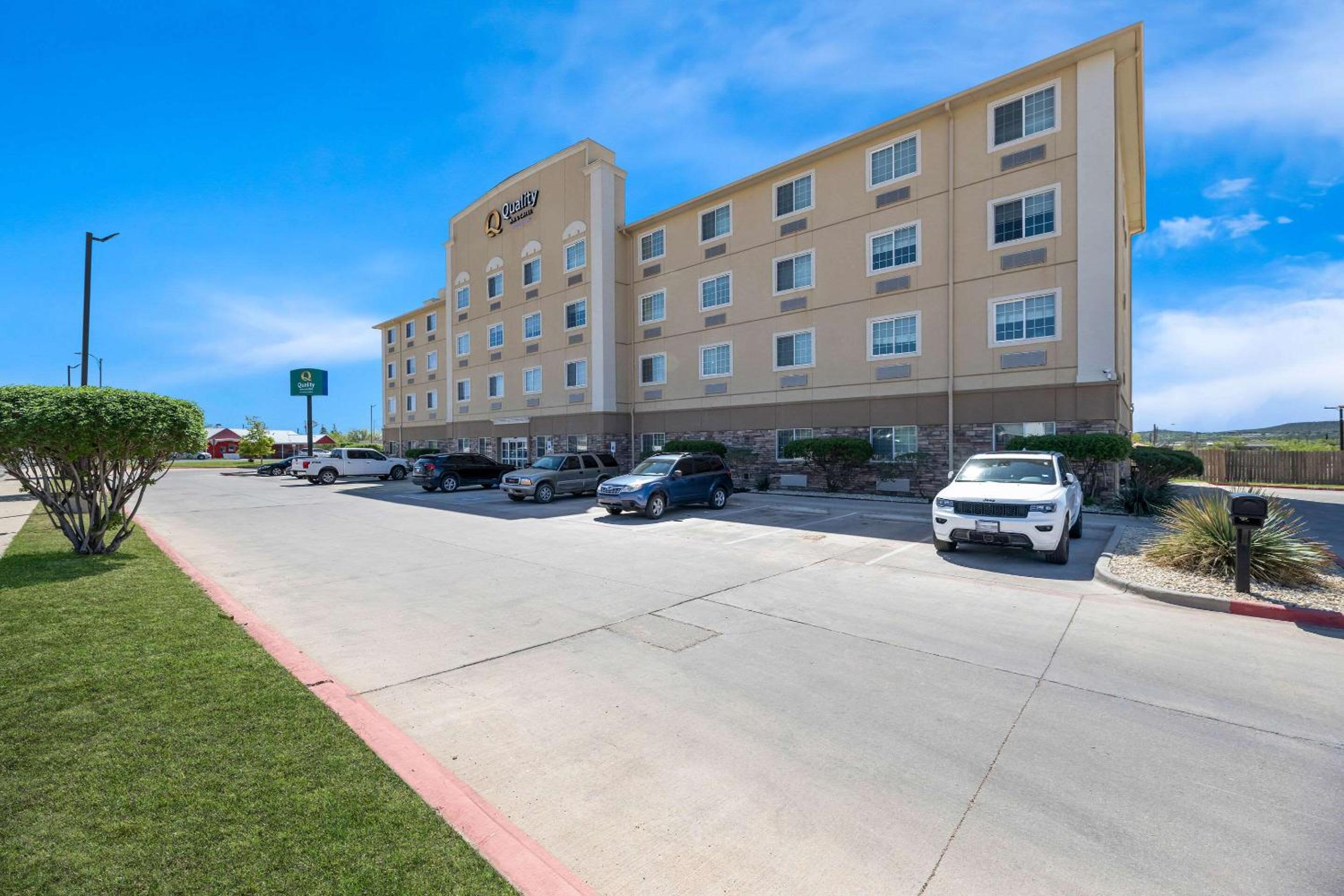 Big Spring Vacations - Quality Inn  Suites - Property Image 2