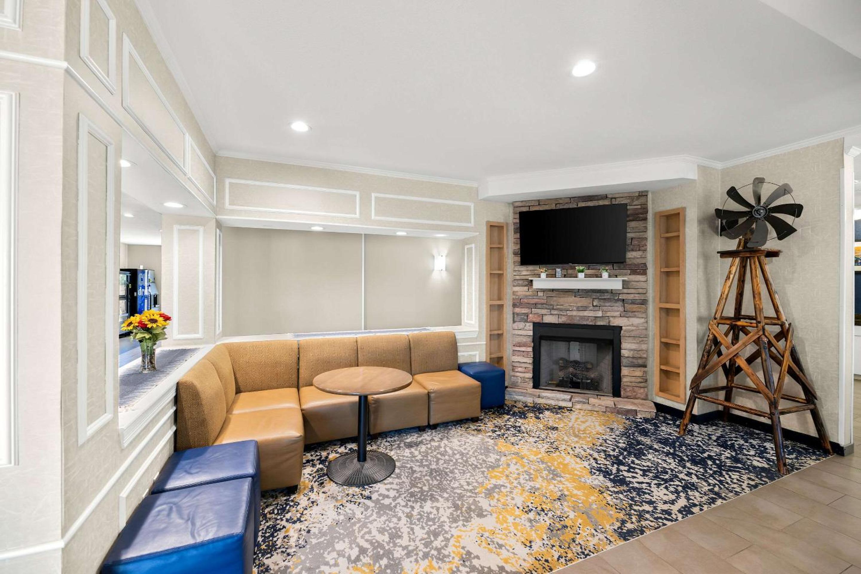 Big Spring Vacations - Quality Inn  Suites - Property Image 5