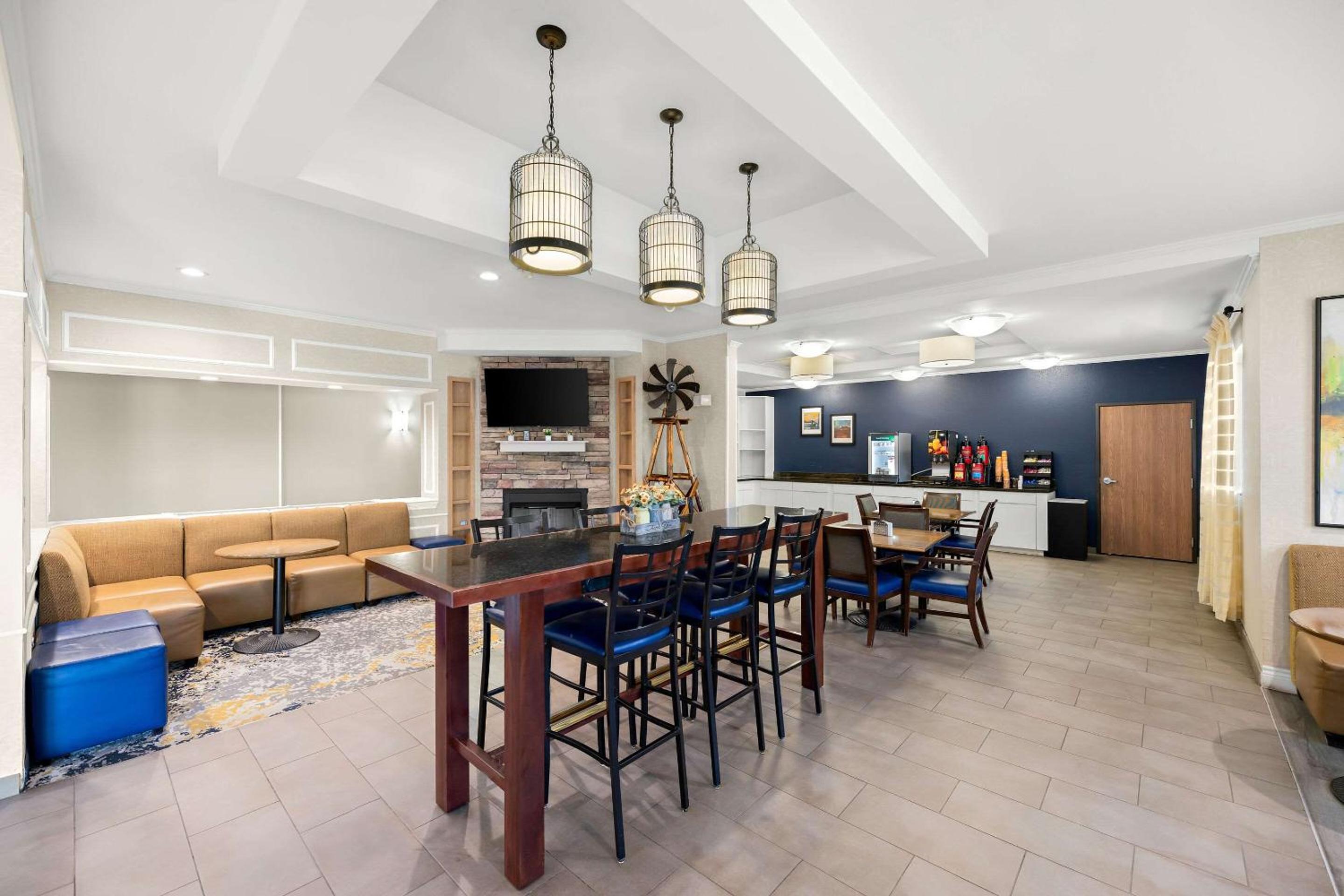 Big Spring Vacations - Quality Inn  Suites - Property Image 12