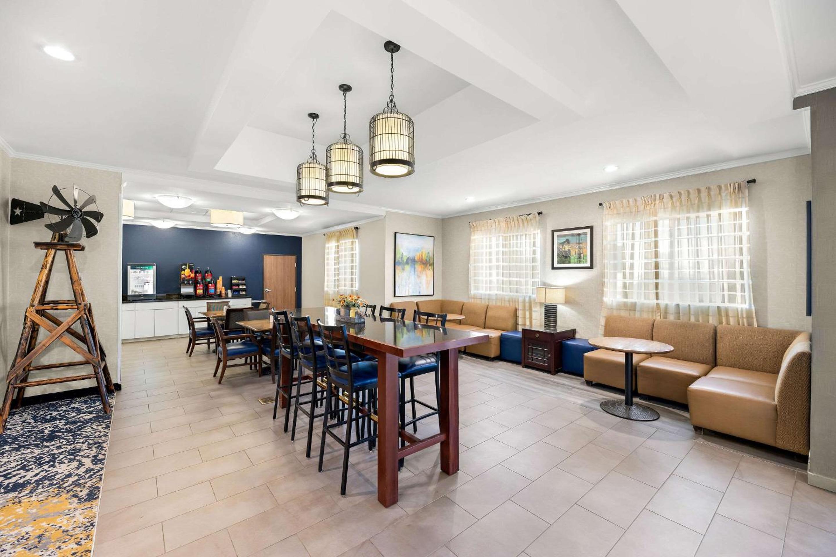 Big Spring Vacations - Quality Inn  Suites - Property Image 1