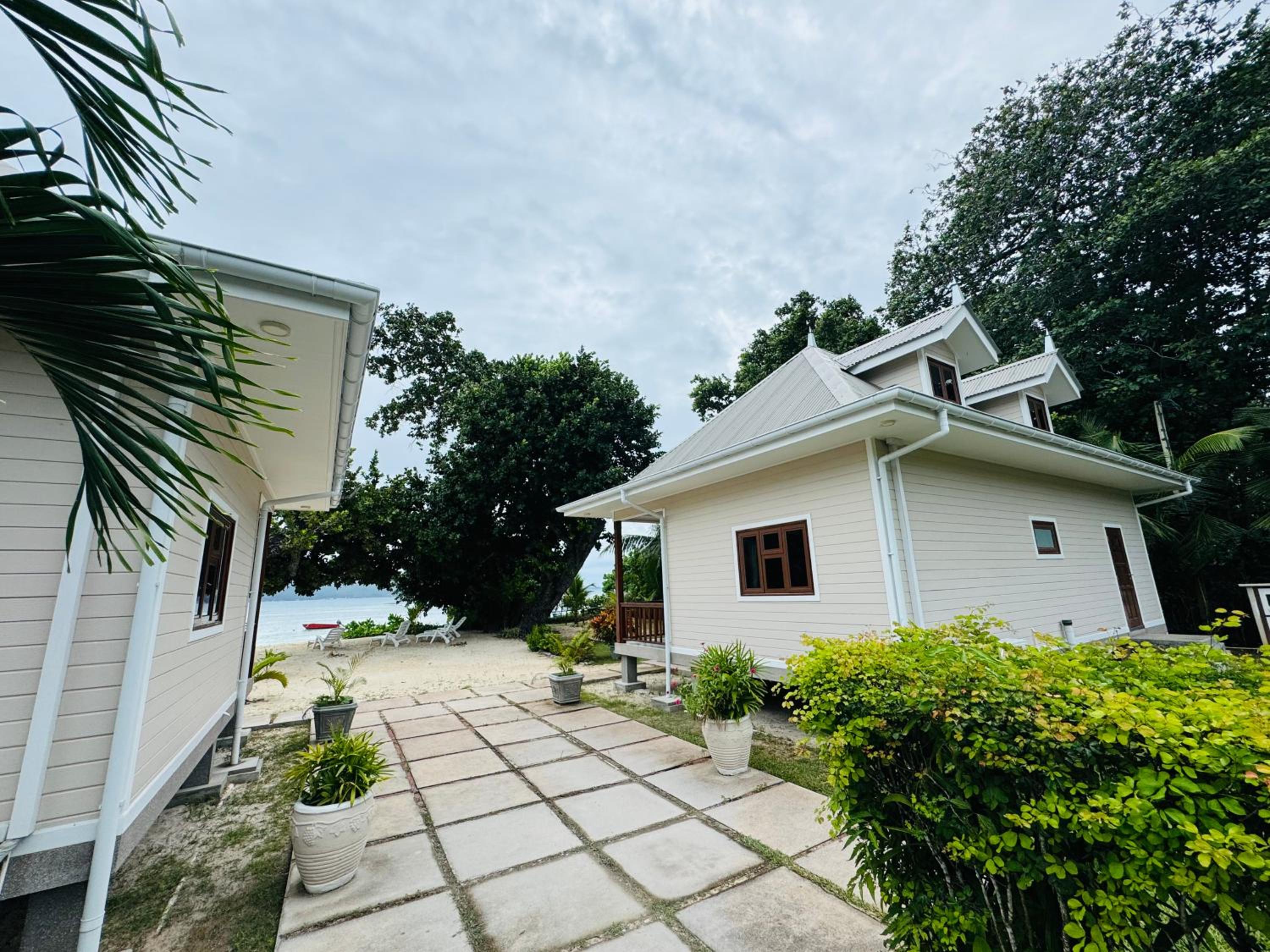 Digwa Beach Chalet photo 3