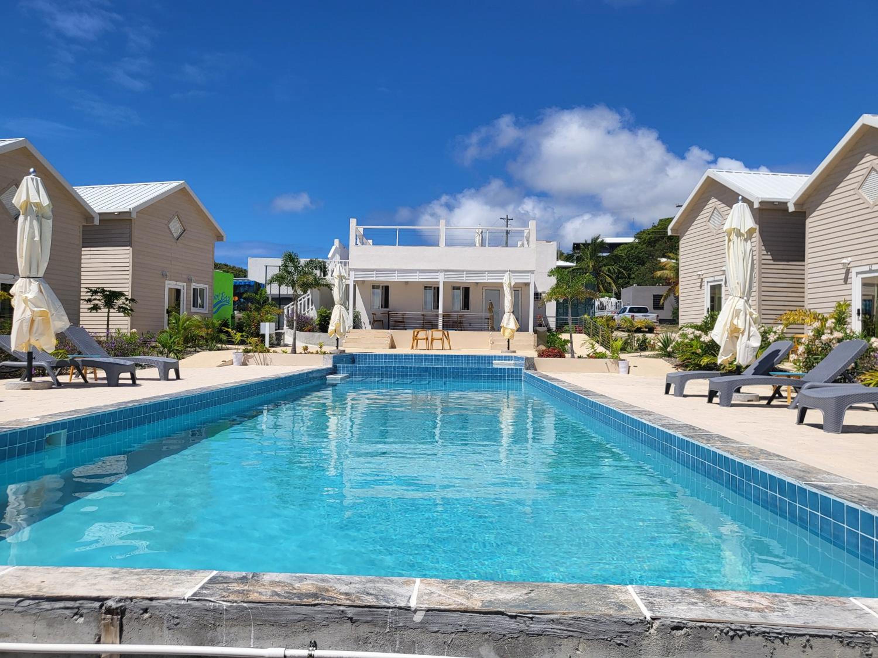 Crawlbay Suites Hotel