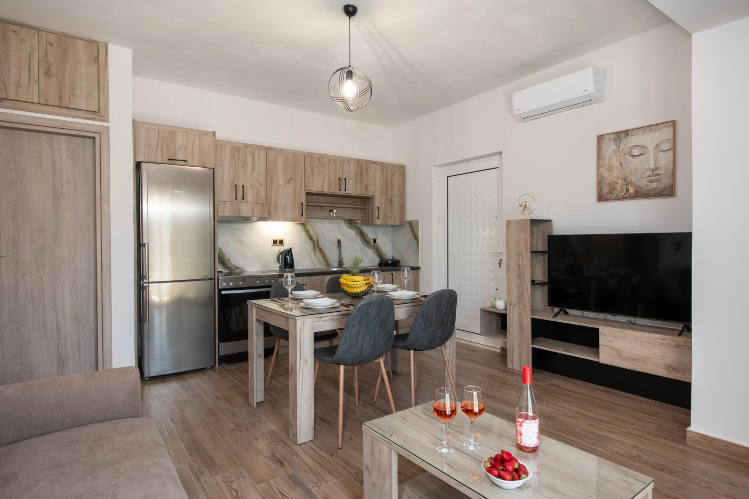 7thHeaven Luxury aprts view 5