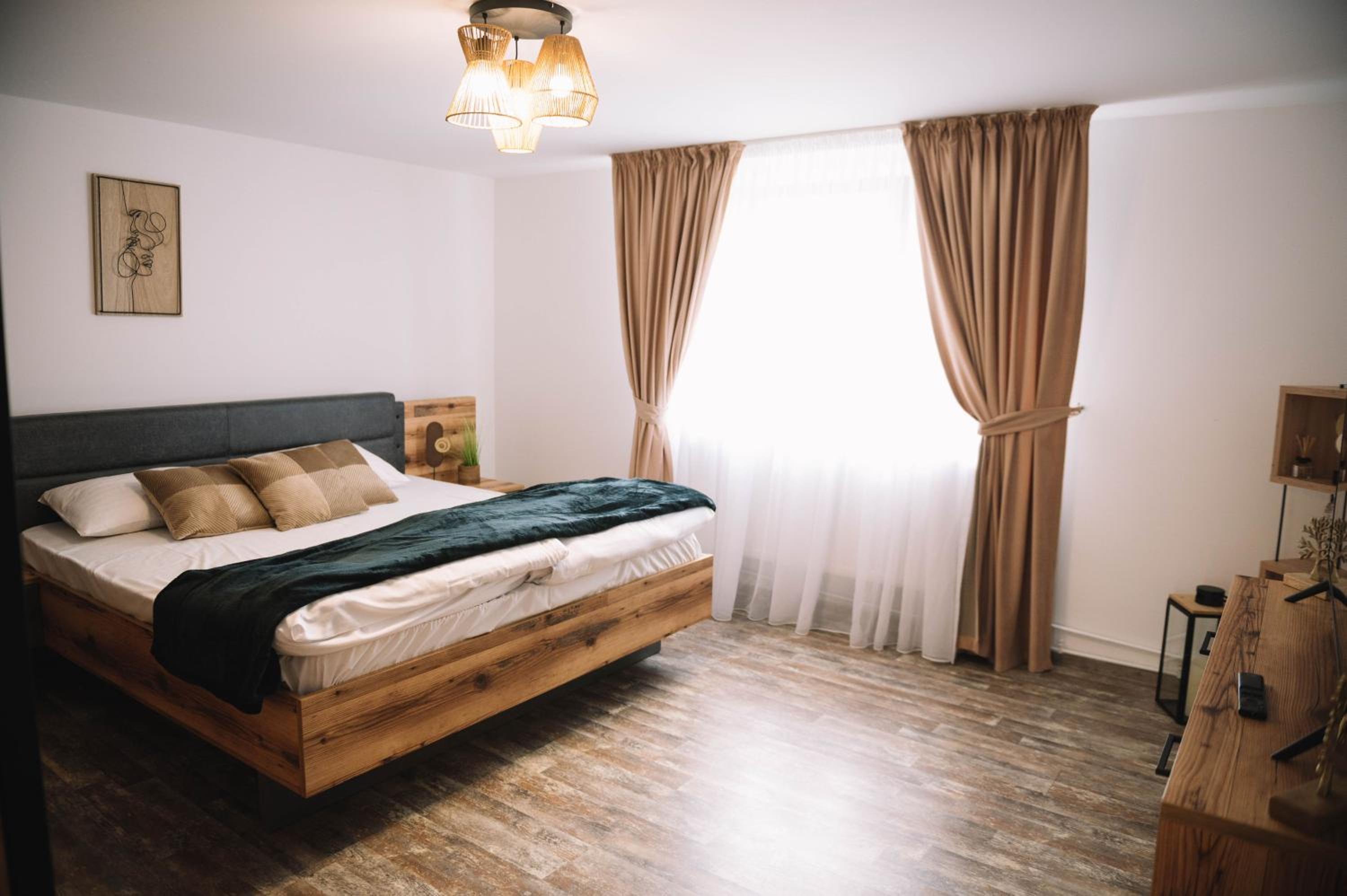 Casa Vatra Sinteului - Cu sala de evenimente de capacitate mare - Se inchiriaza integral view 2