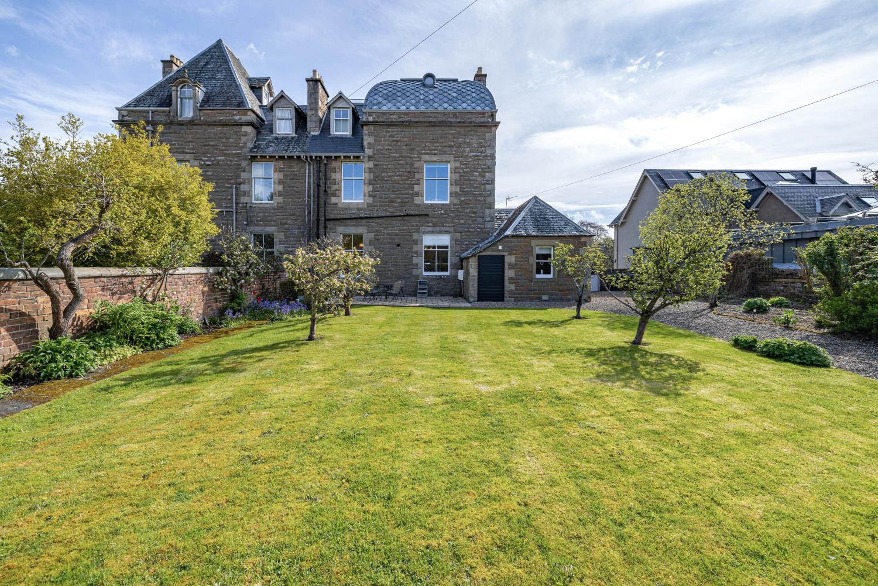 Lower Tweedknowe - ground floor villa Melrose