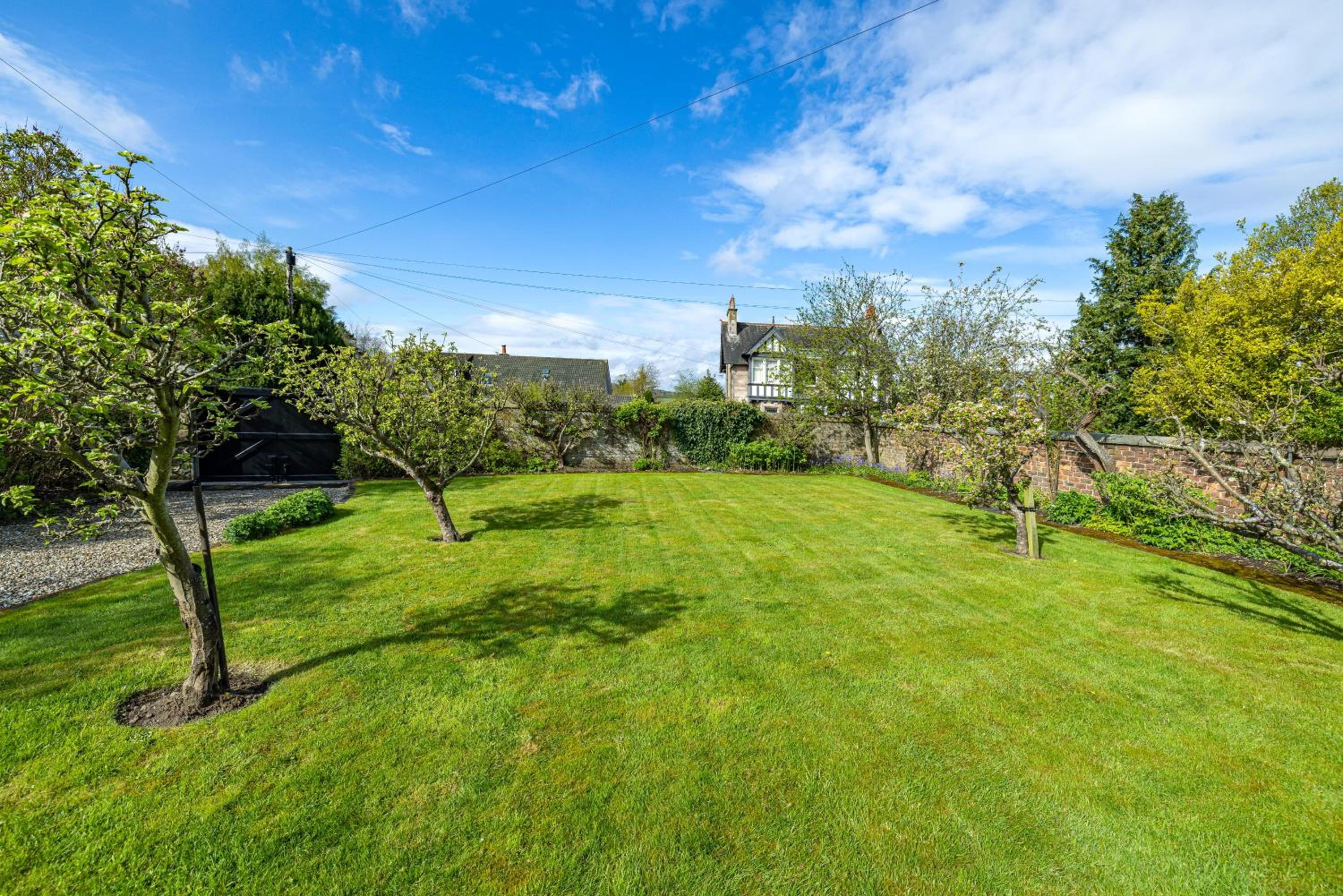 Lower Tweedknowe - ground floor villa Melrose