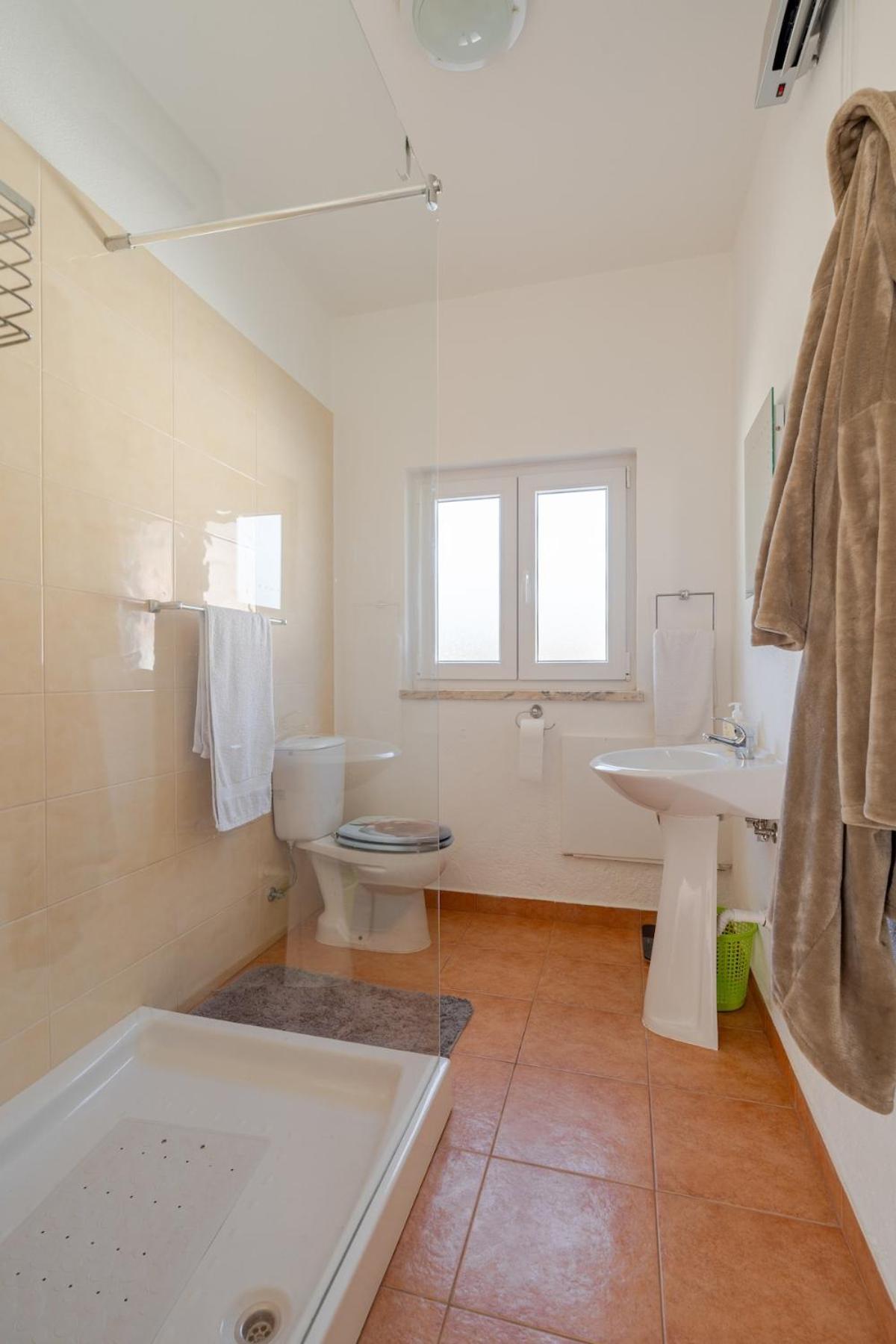 Villa Azul, Graça Portugal