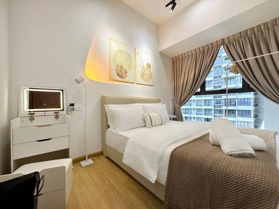 Seaview Sunset 3BR Suite InsStyle DangaBay NearCIQ