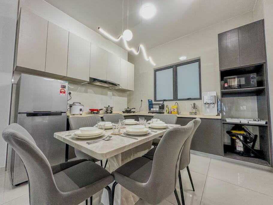 Seaview Sunset 3BR Suite InsStyle DangaBay NearCIQ