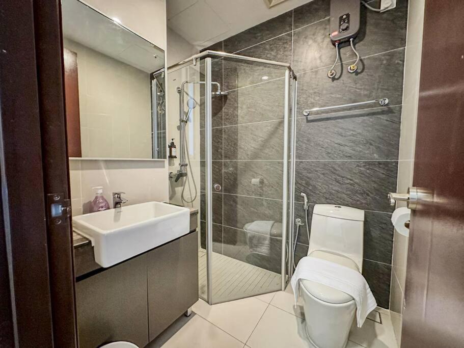 Seaview Sunset 3BR Suite InsStyle DangaBay NearCIQ