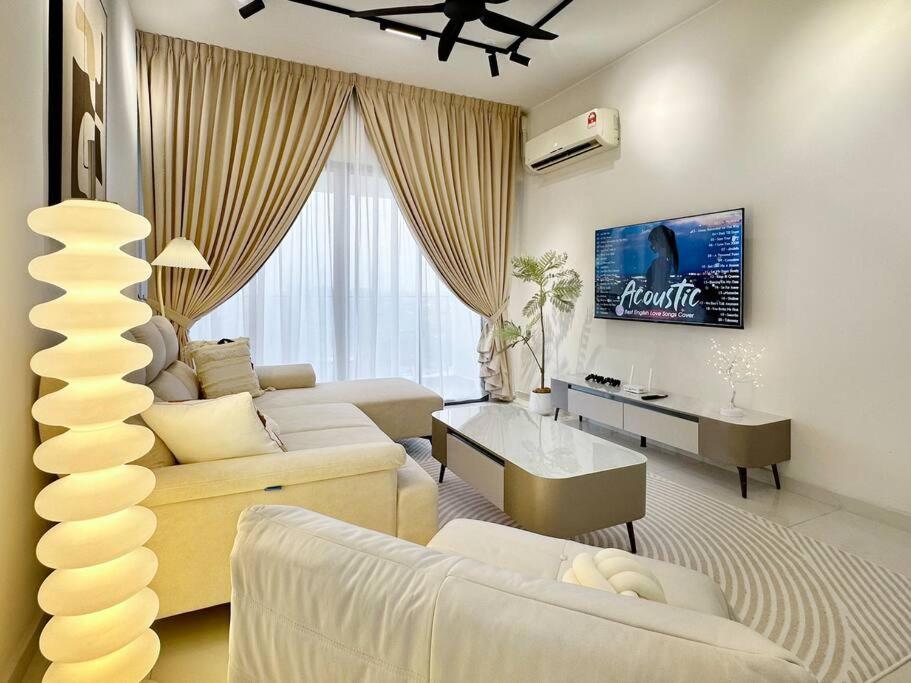Seaview Sunset 3BR Suite InsStyle DangaBay NearCIQ