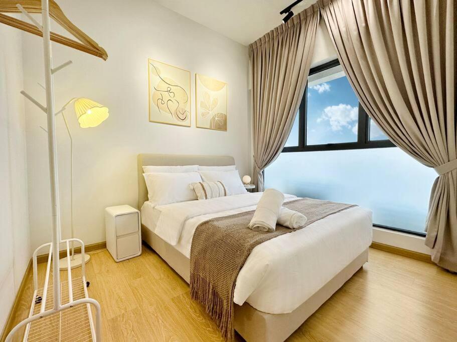Seaview Sunset 3BR Suite InsStyle DangaBay NearCIQ