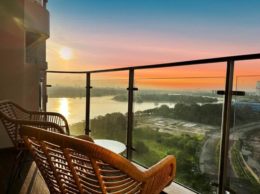 Seaview Sunset 3BR Suite InsStyle DangaBay NearCIQ