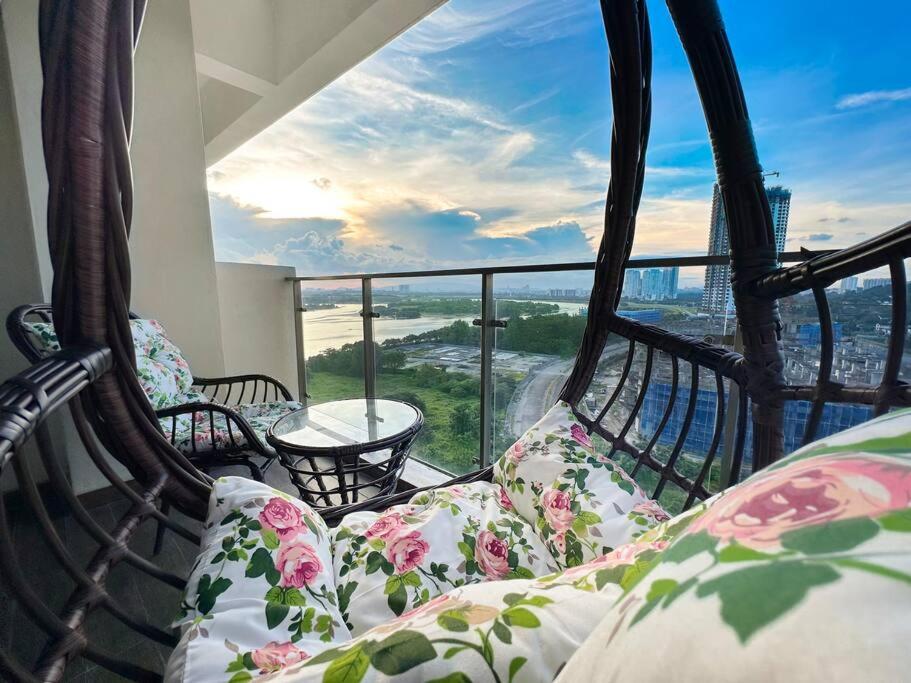 Seaview Sunset 3BR Suite InsStyle DangaBay NearCIQ