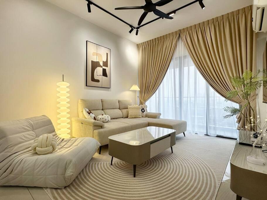Seaview Sunset 3BR Suite InsStyle DangaBay NearCIQ