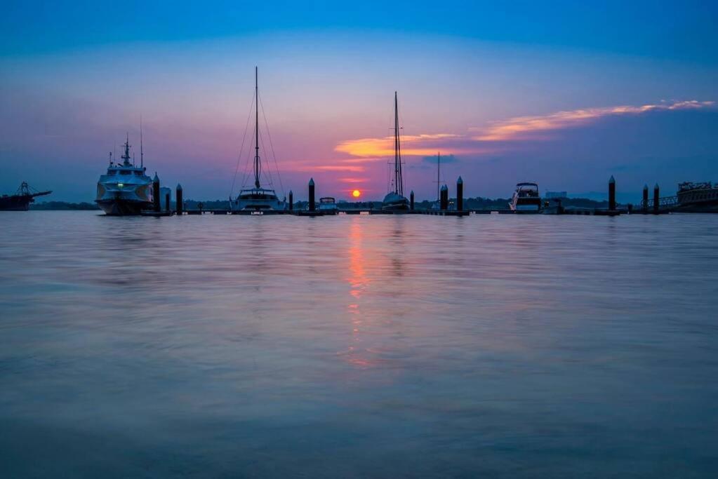 Seaview Sunset 3BR Suite InsStyle DangaBay NearCIQ