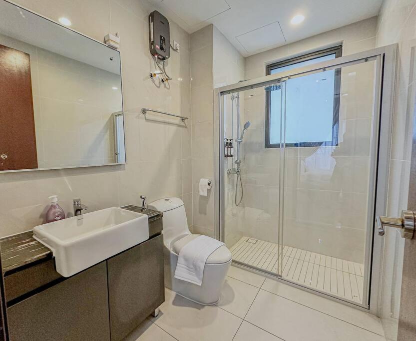 Seaview Sunset 3BR Suite InsStyle DangaBay NearCIQ