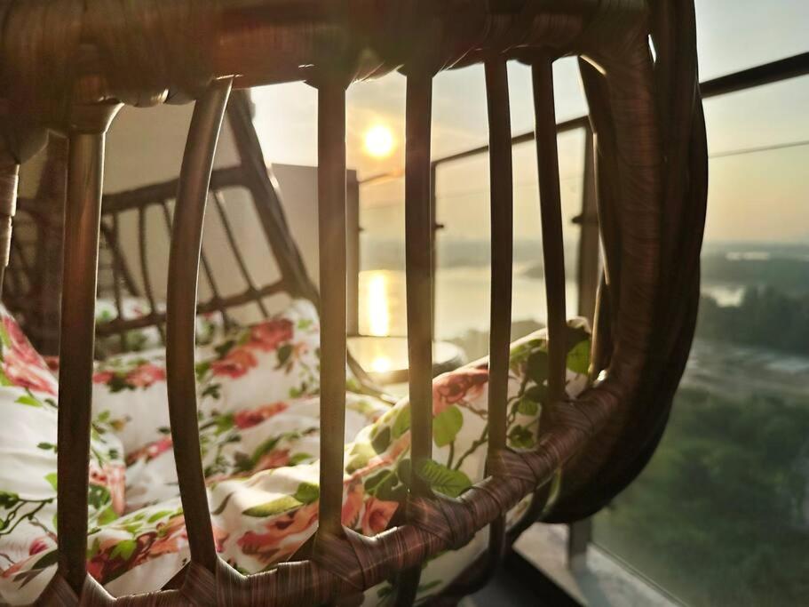 Seaview Sunset 3BR Suite InsStyle DangaBay NearCIQ