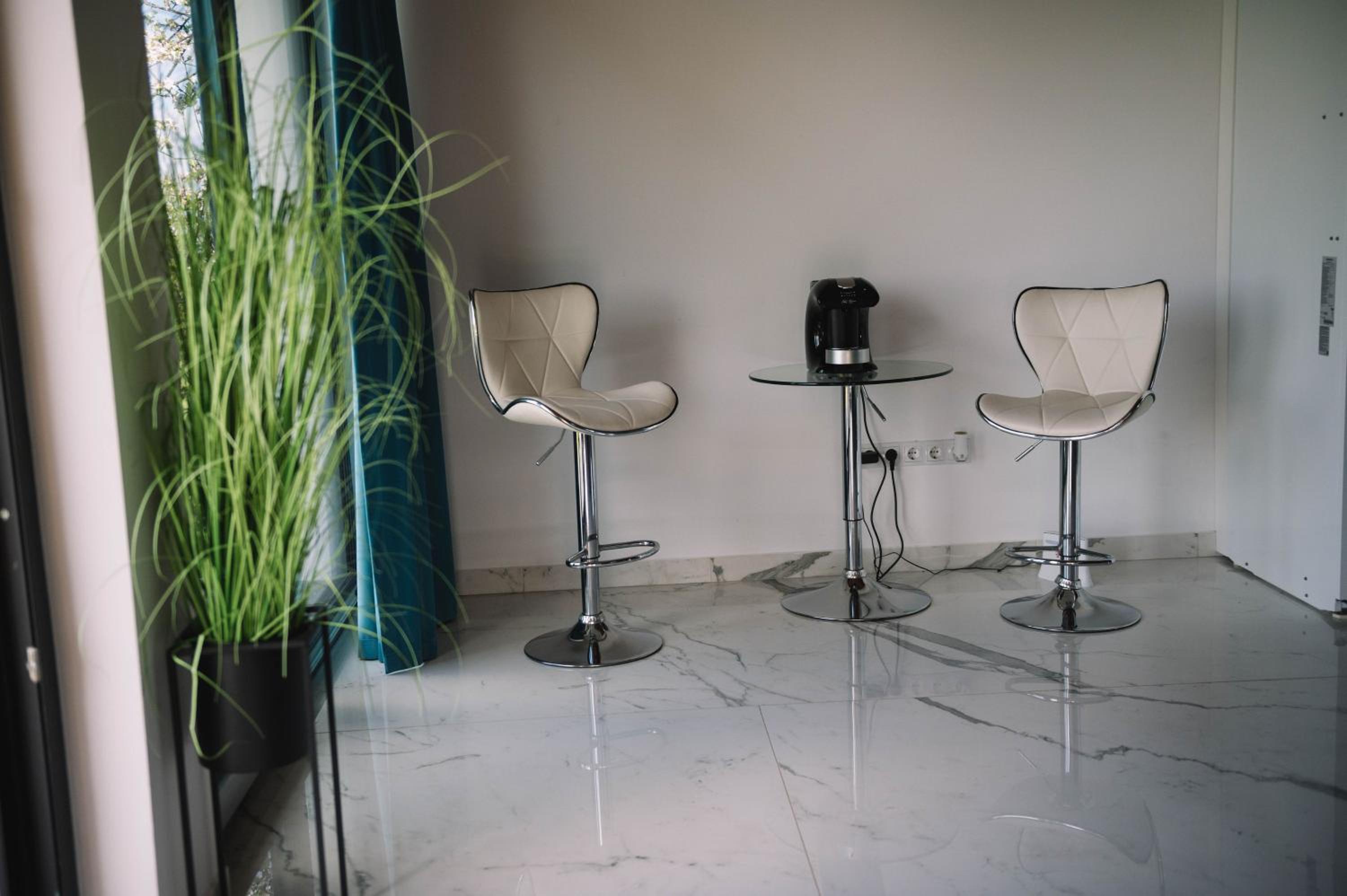 Casa moderna in Sinteu - intersectia intre modern si linistea naturii