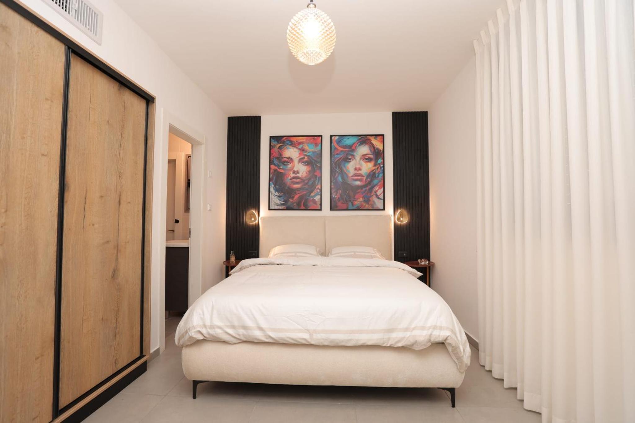 Luxury Queen Royal Park view 2