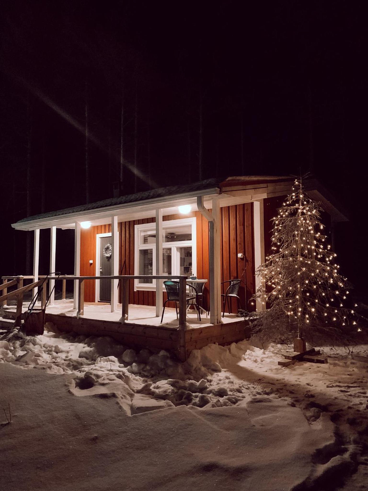 Aurora Lakefront Cottage OTSOLA, 55 km from Rovaniemi