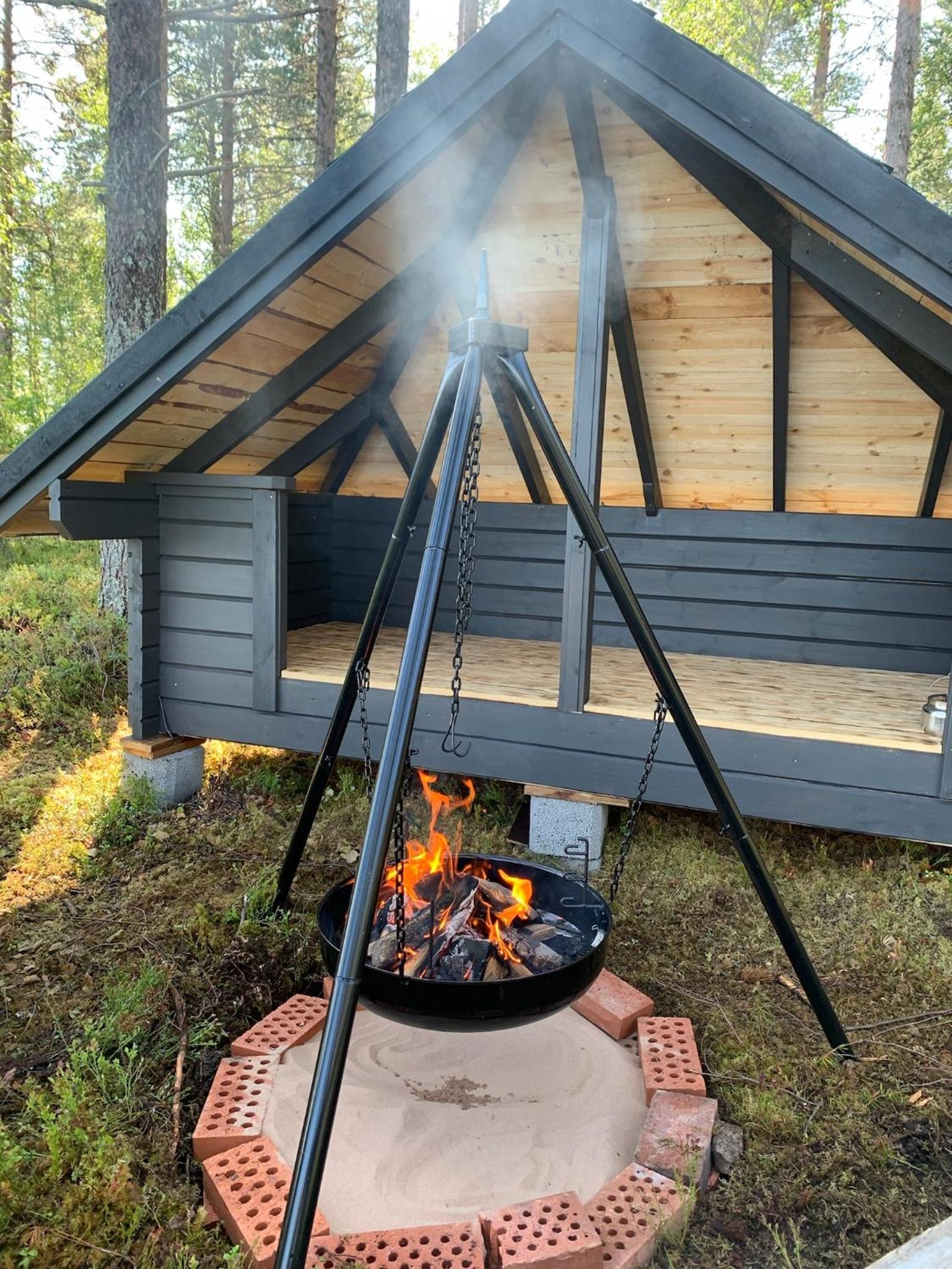 Aurora Lakefront Cottage OTSOLA, 55 km from Rovaniemi