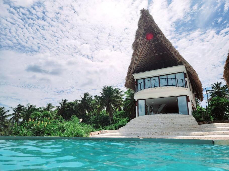Panoramic Hilltop Villa, infinity pool, near beach