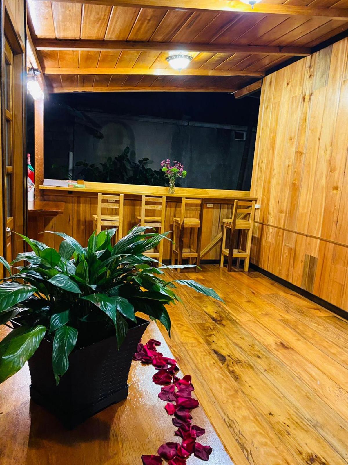 Guayabo Hostal Mindo