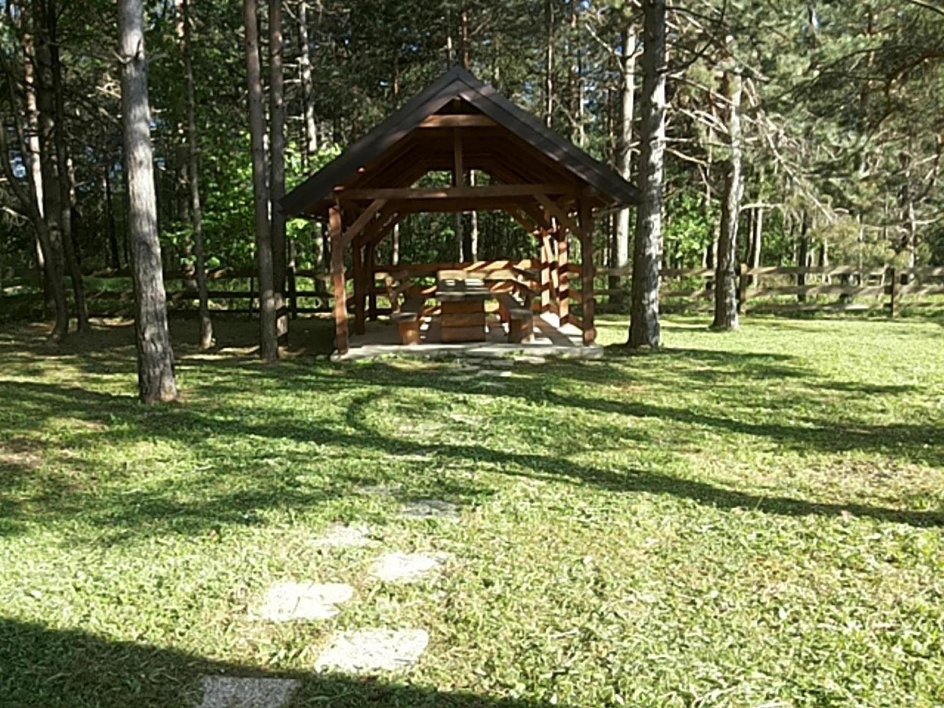 Rural Escape Chalet view 4