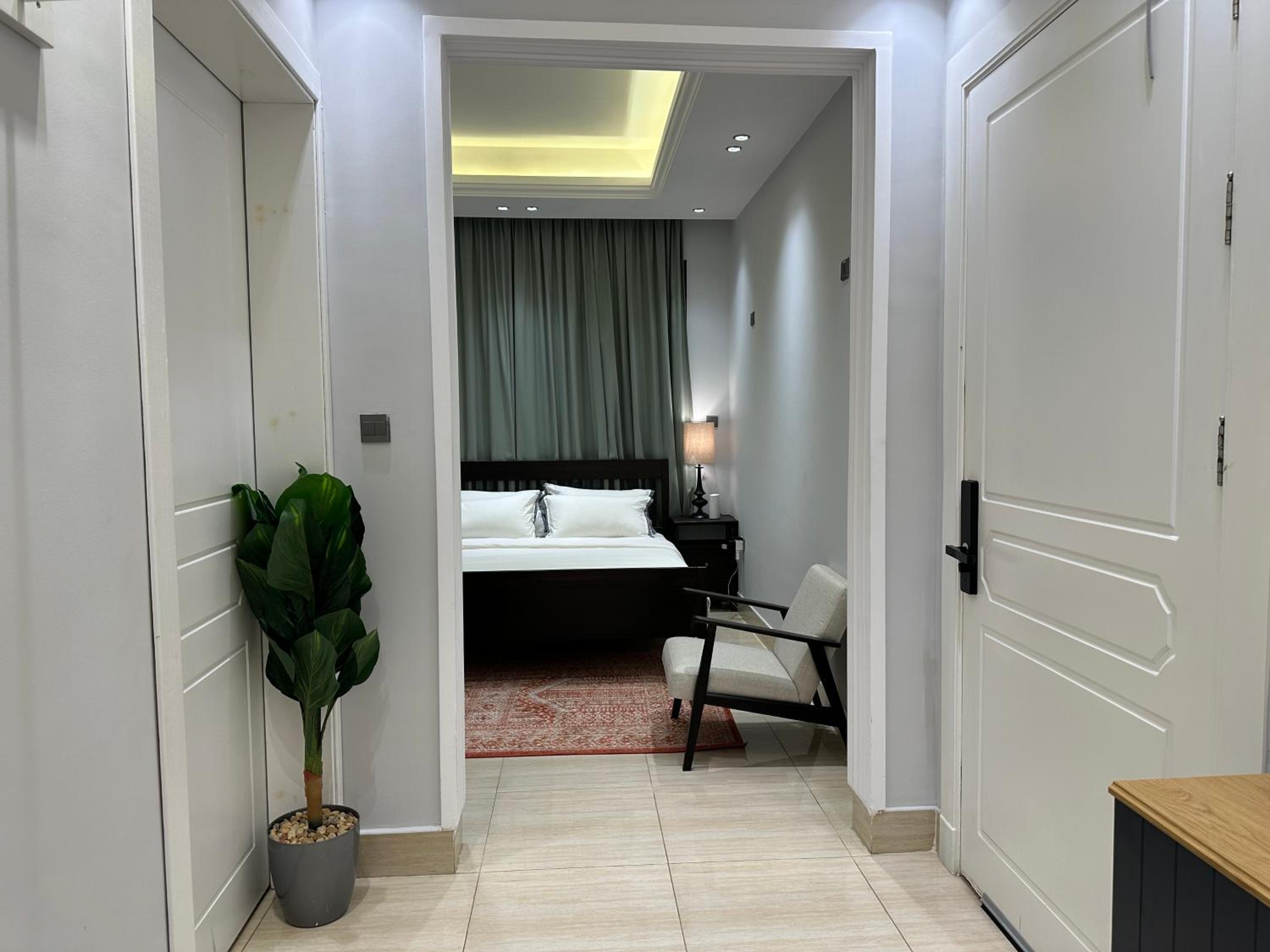 Almajdeah luxury Room walk to Blvd