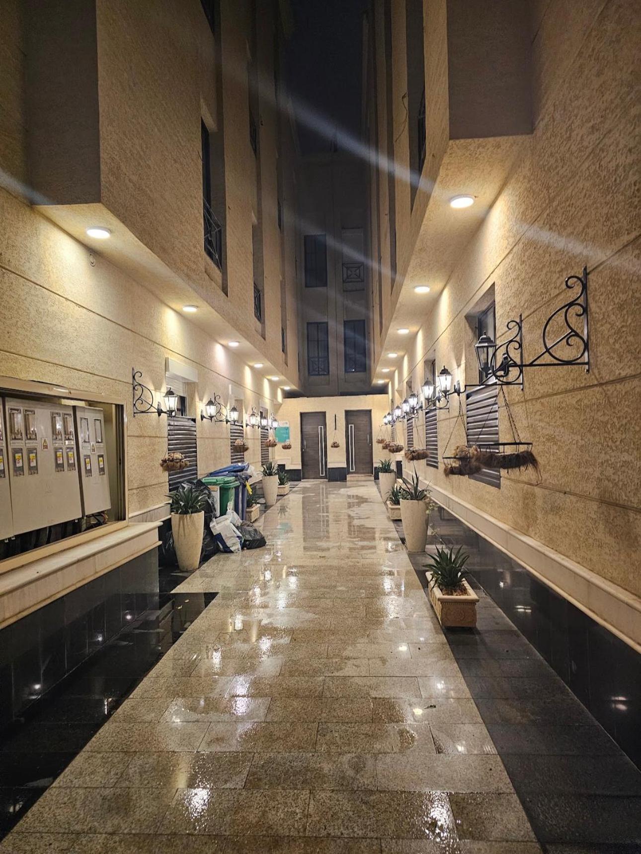 Almajdeah luxury Room walk to Blvd