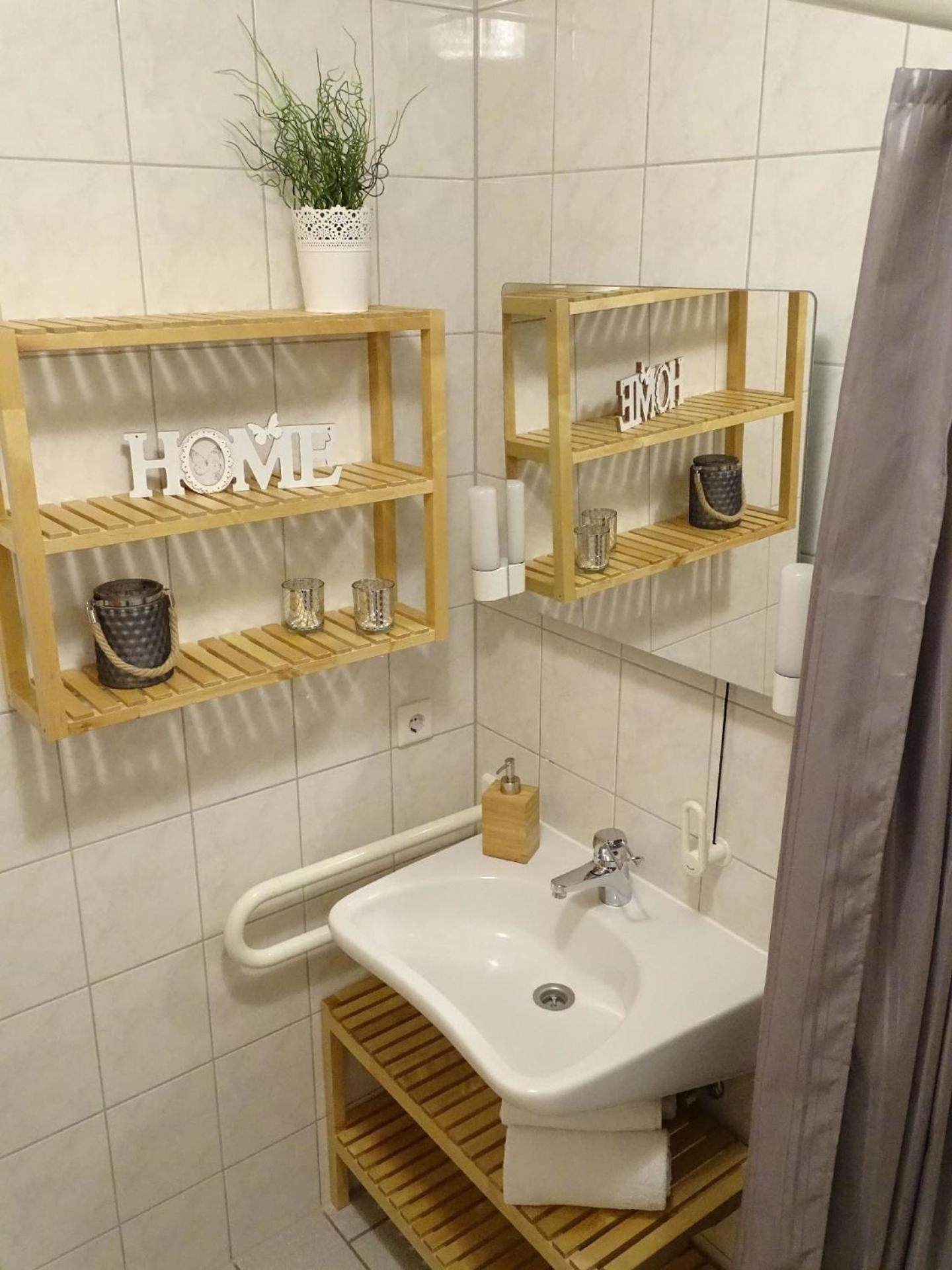 Große Ferienwohnung in Pudagla mit Garten, Terrasse und Grill