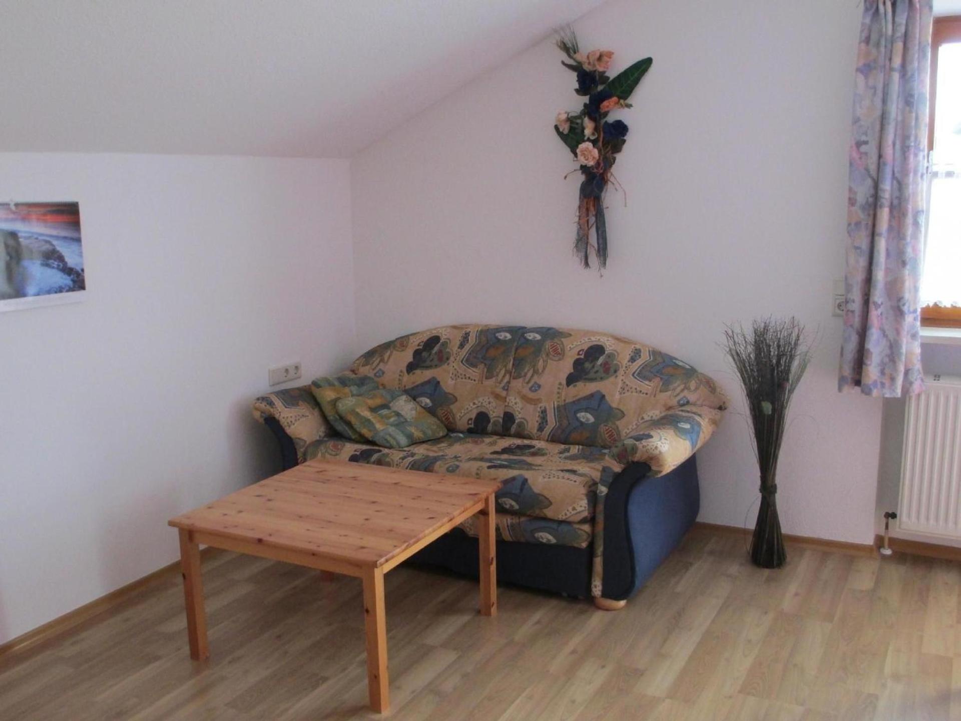 Apartment für zwei Erwachsene und ein Kind mit Balkon