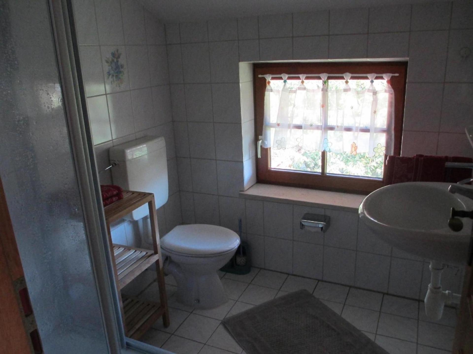 Apartment für zwei Erwachsene und ein Kind mit Balkon