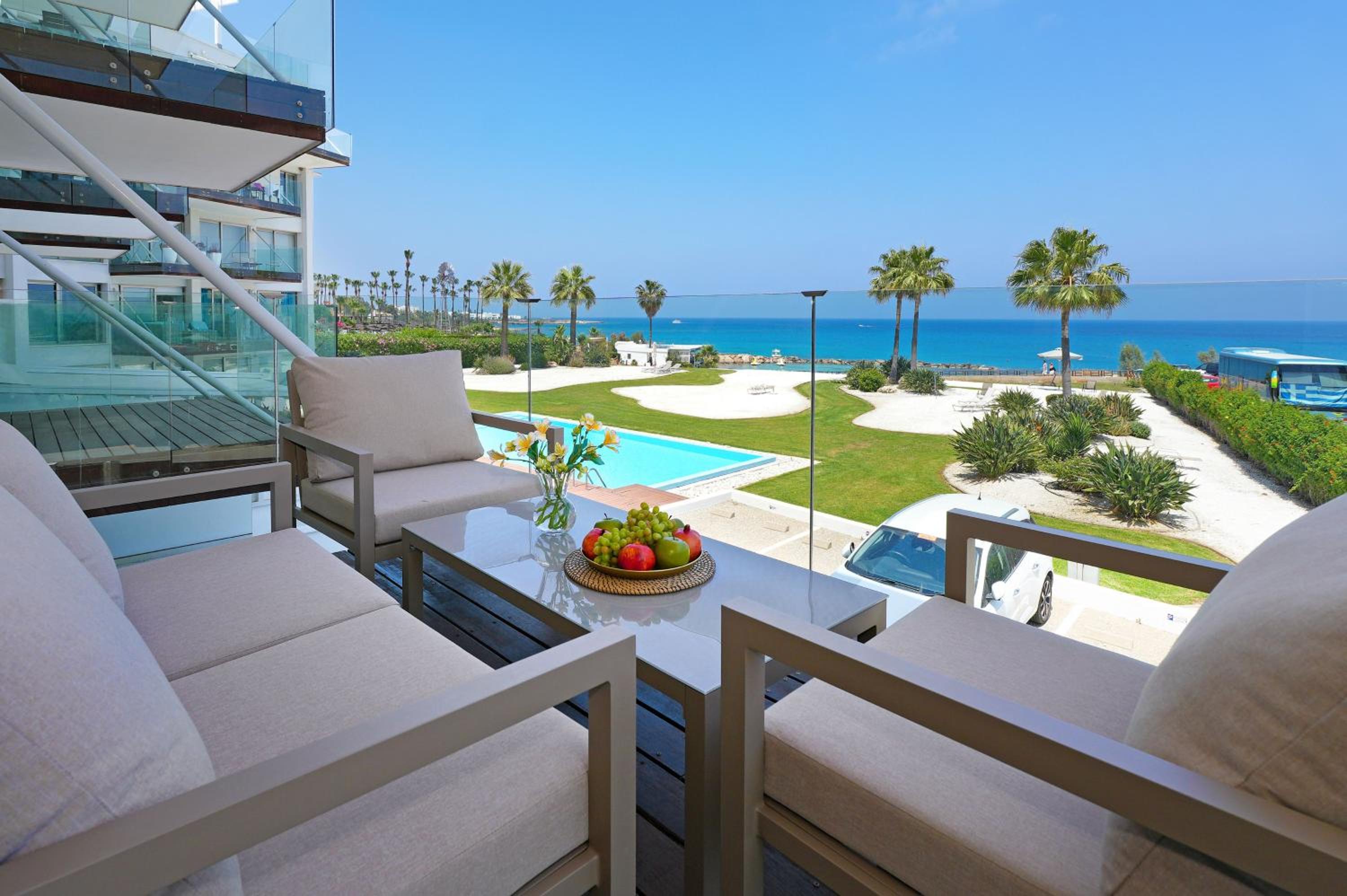 Jenny - Beachfront Apartment