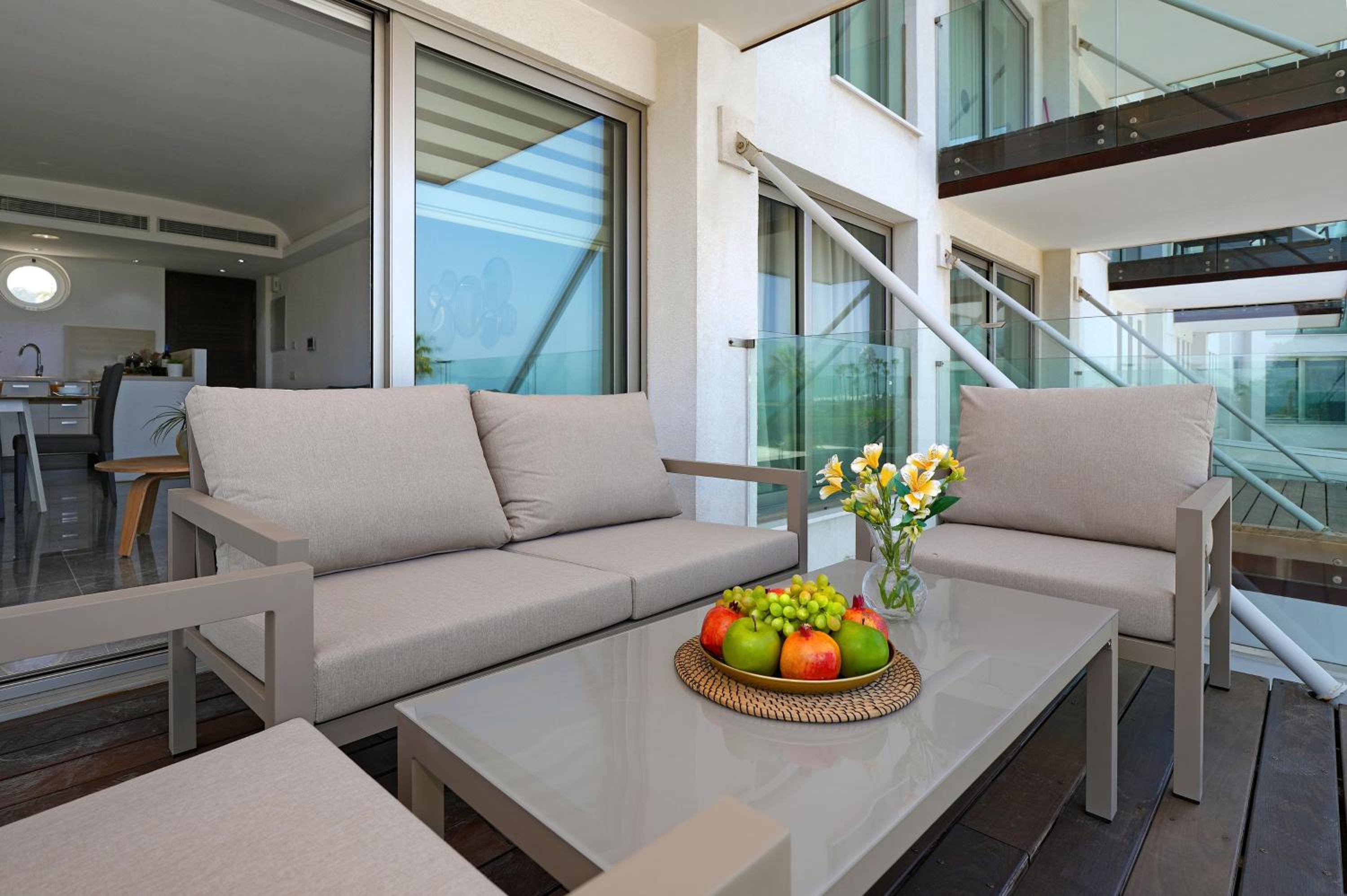 Jenny - Beachfront Apartment