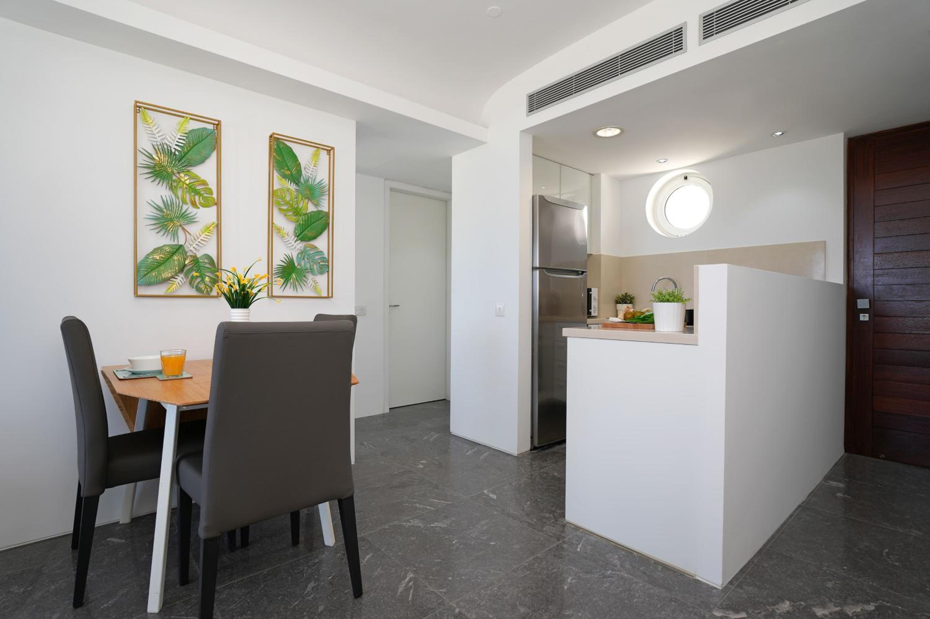 Jenny - Beachfront Apartment