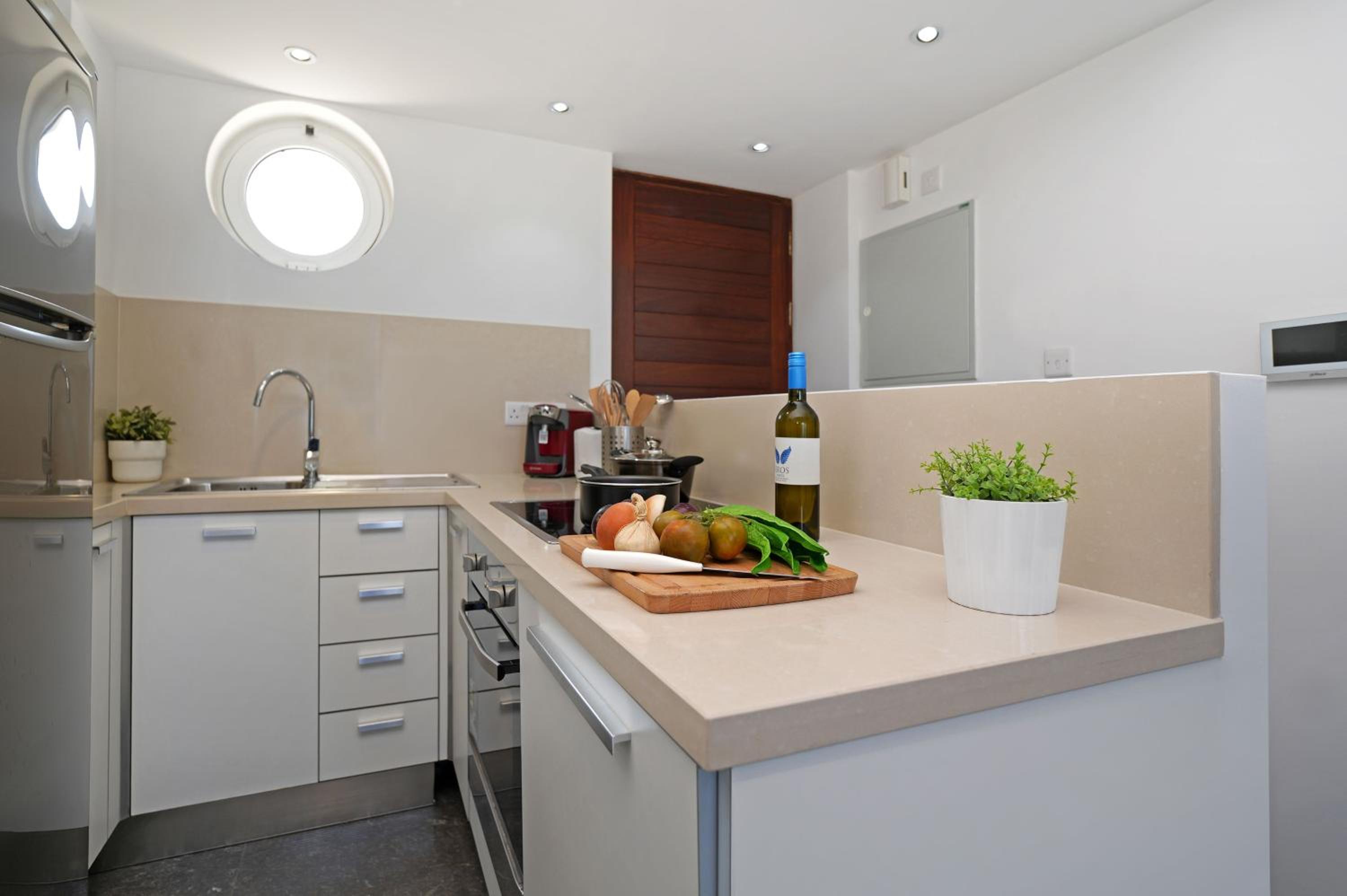 Jenny - Beachfront Apartment