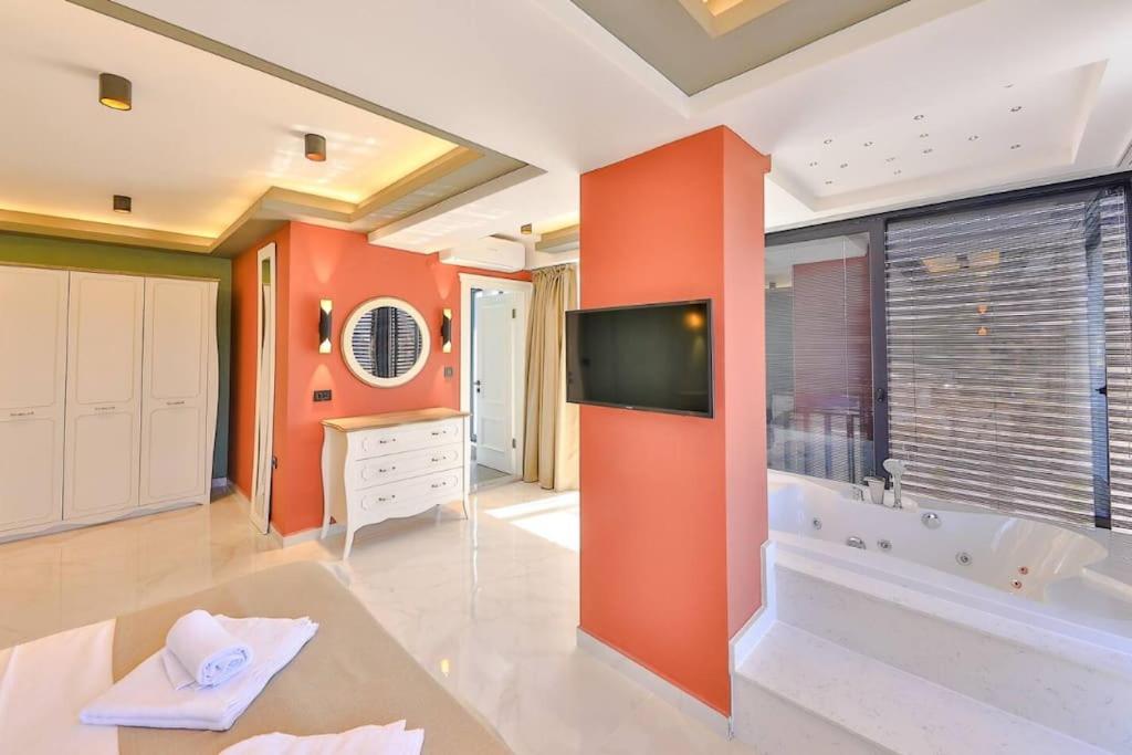 Isıtmalı Kapalı Havuzlu Fresco