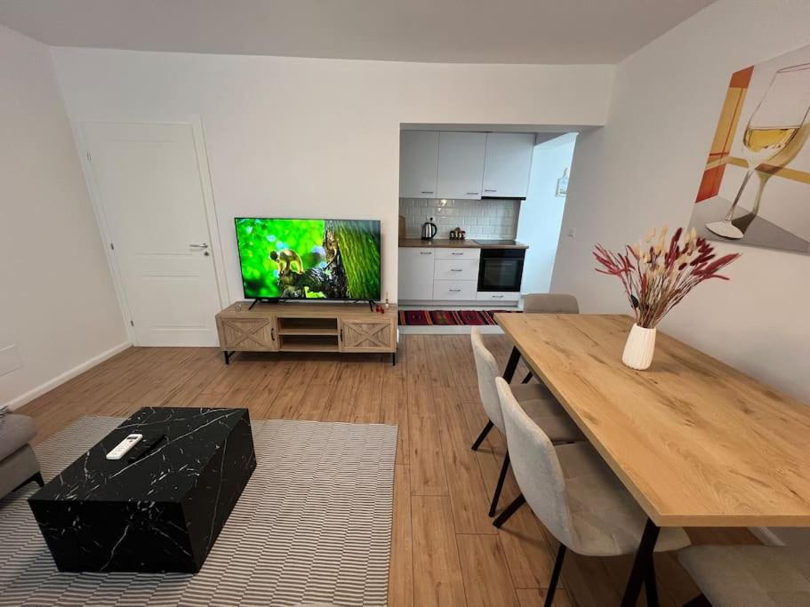 Modern apt near city centre