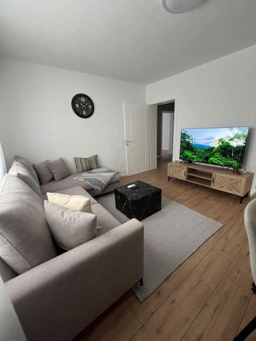 Modern apt near city centre