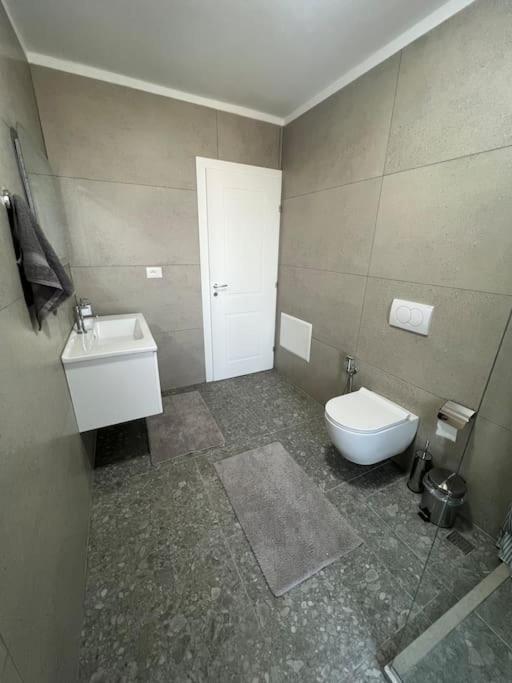 Modern apt near city centre