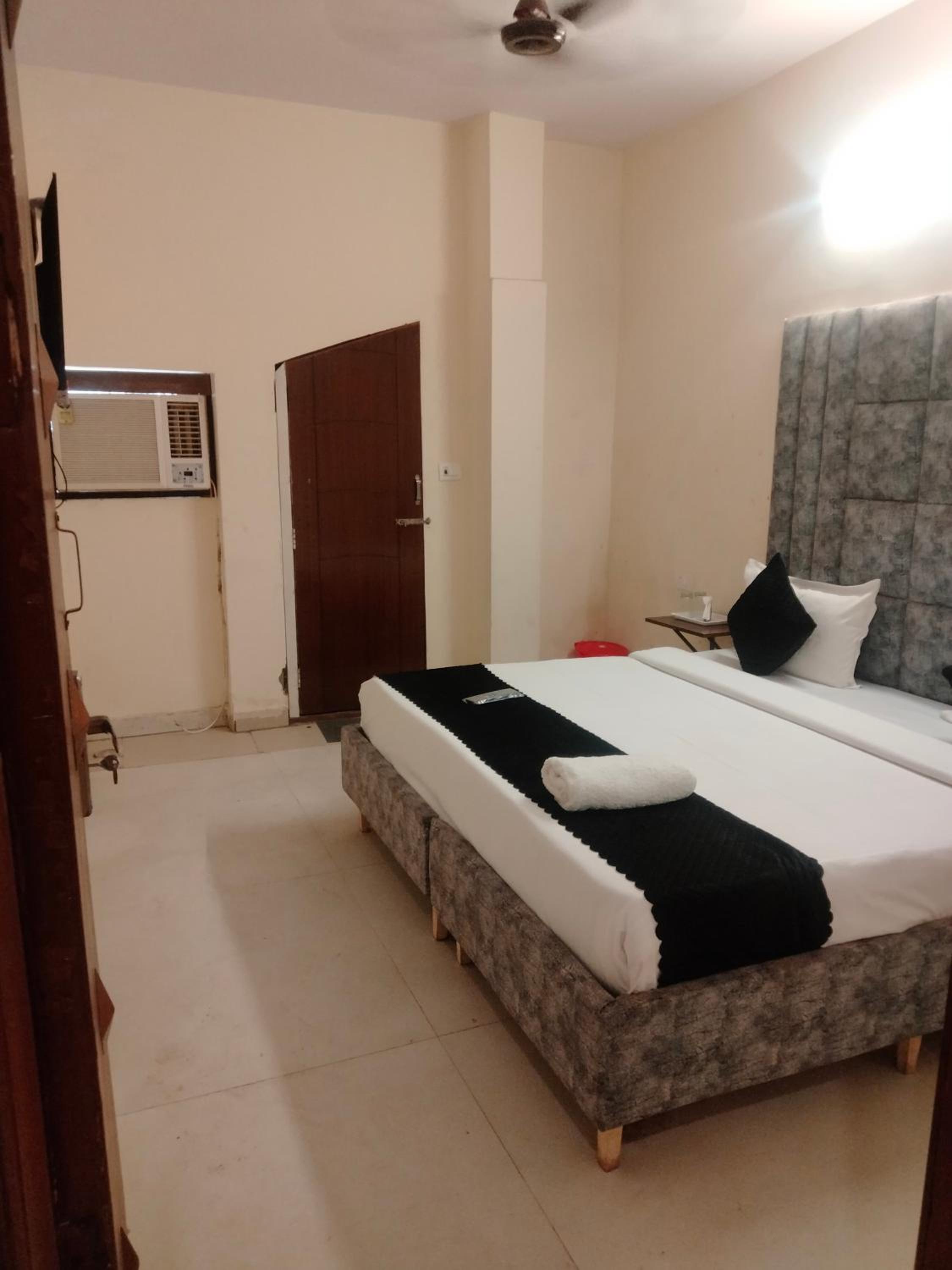 Hotel Kaushambi Grand