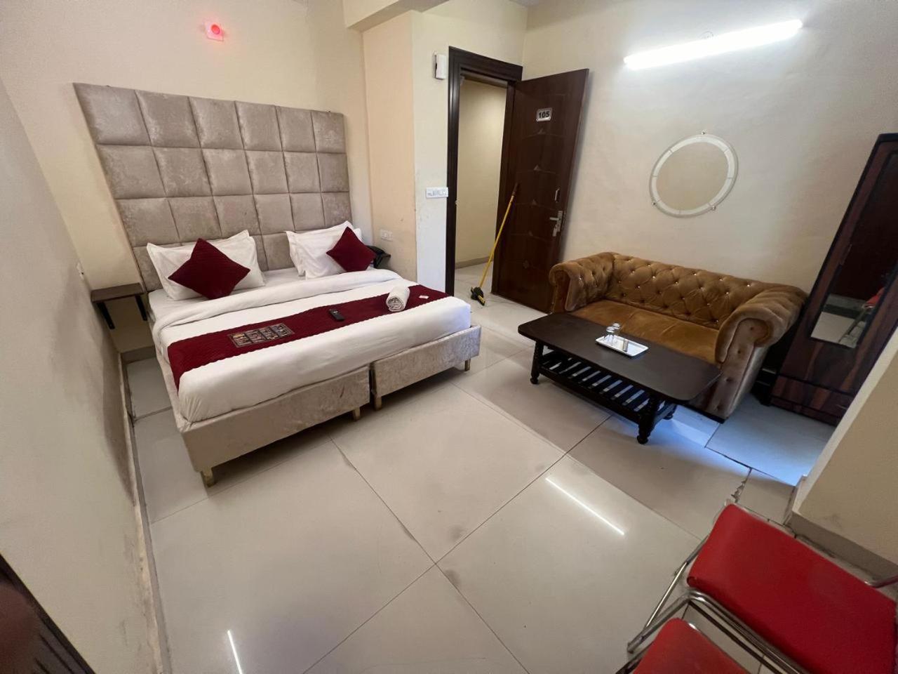 Hotel Kaushambi Grand