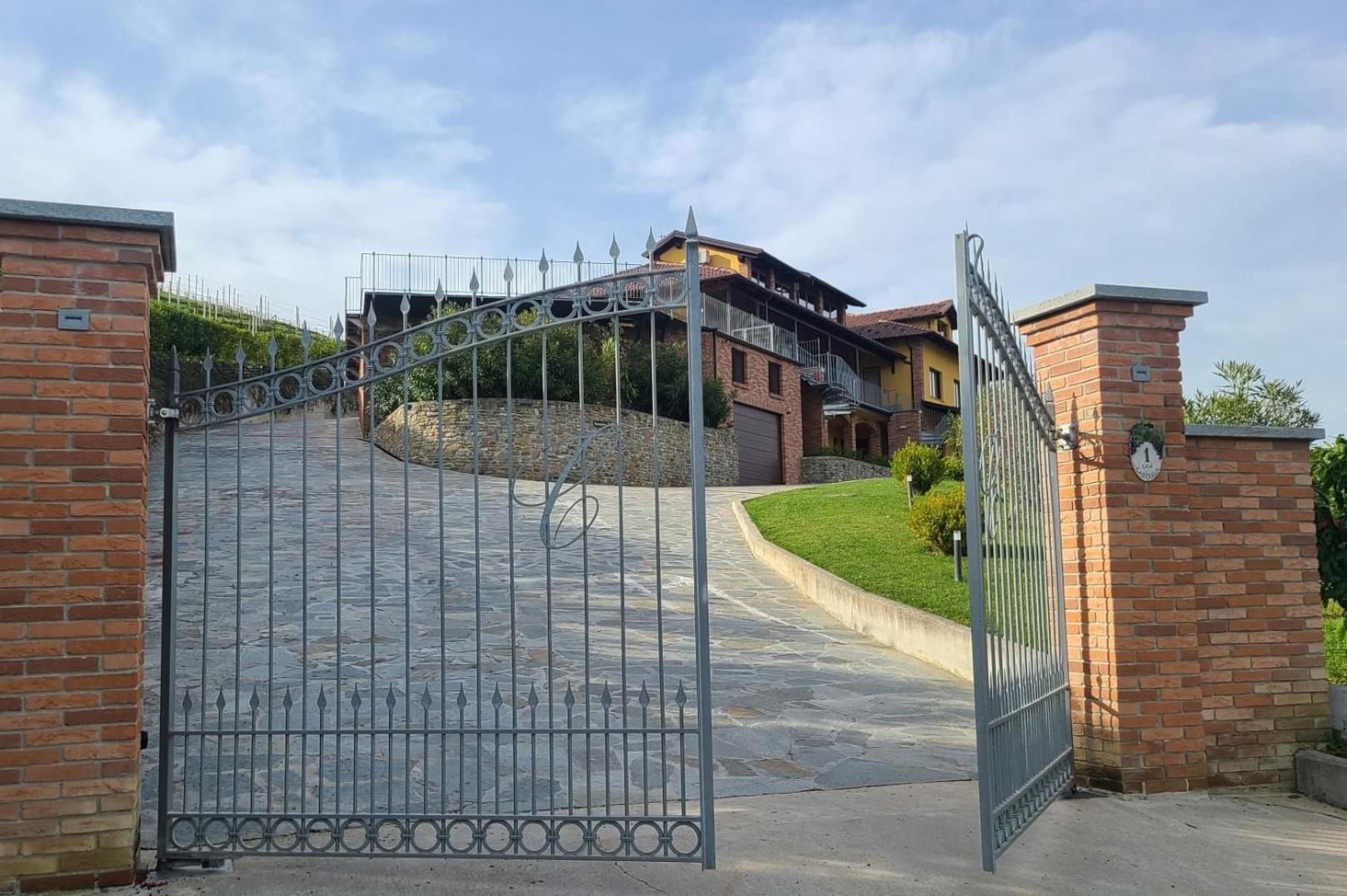 Casa Castella - Langhe view 3