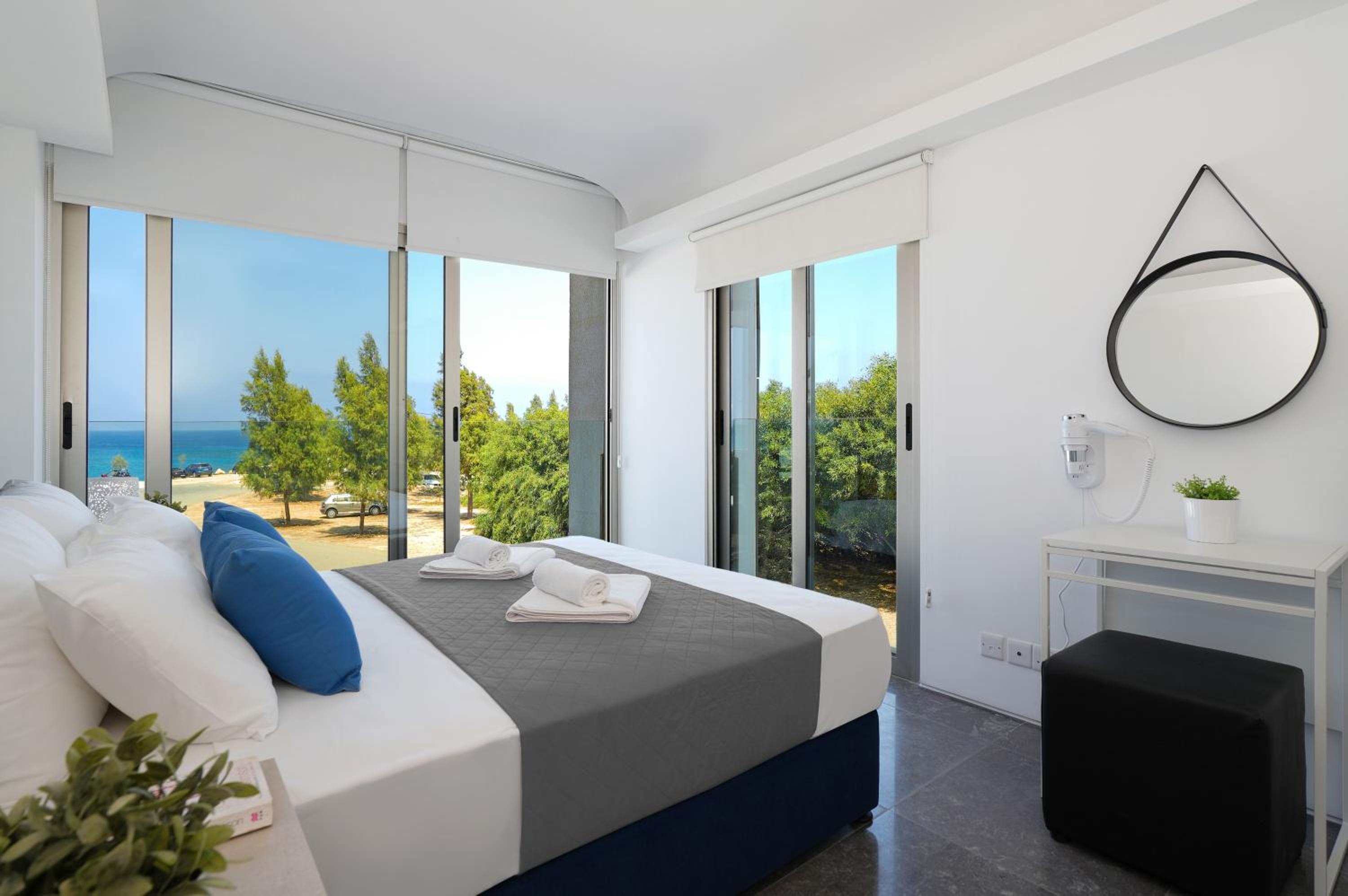 Jenny - Beachfront Apartment