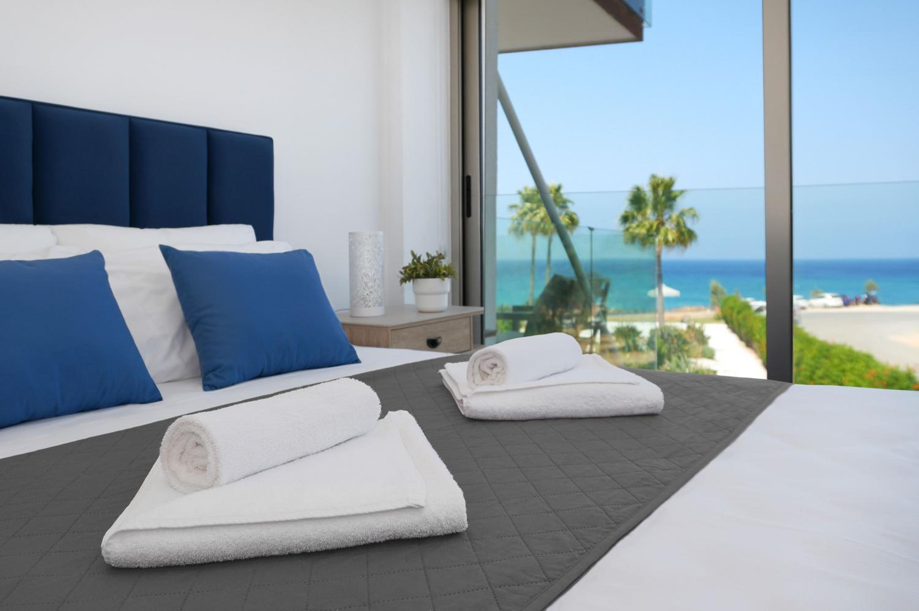 Jenny - Beachfront Apartment